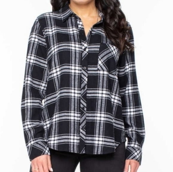 Well Worn Women's Size XL Plaid Longsleeve Button Down Shirt Black And White - Picture 1 of 5